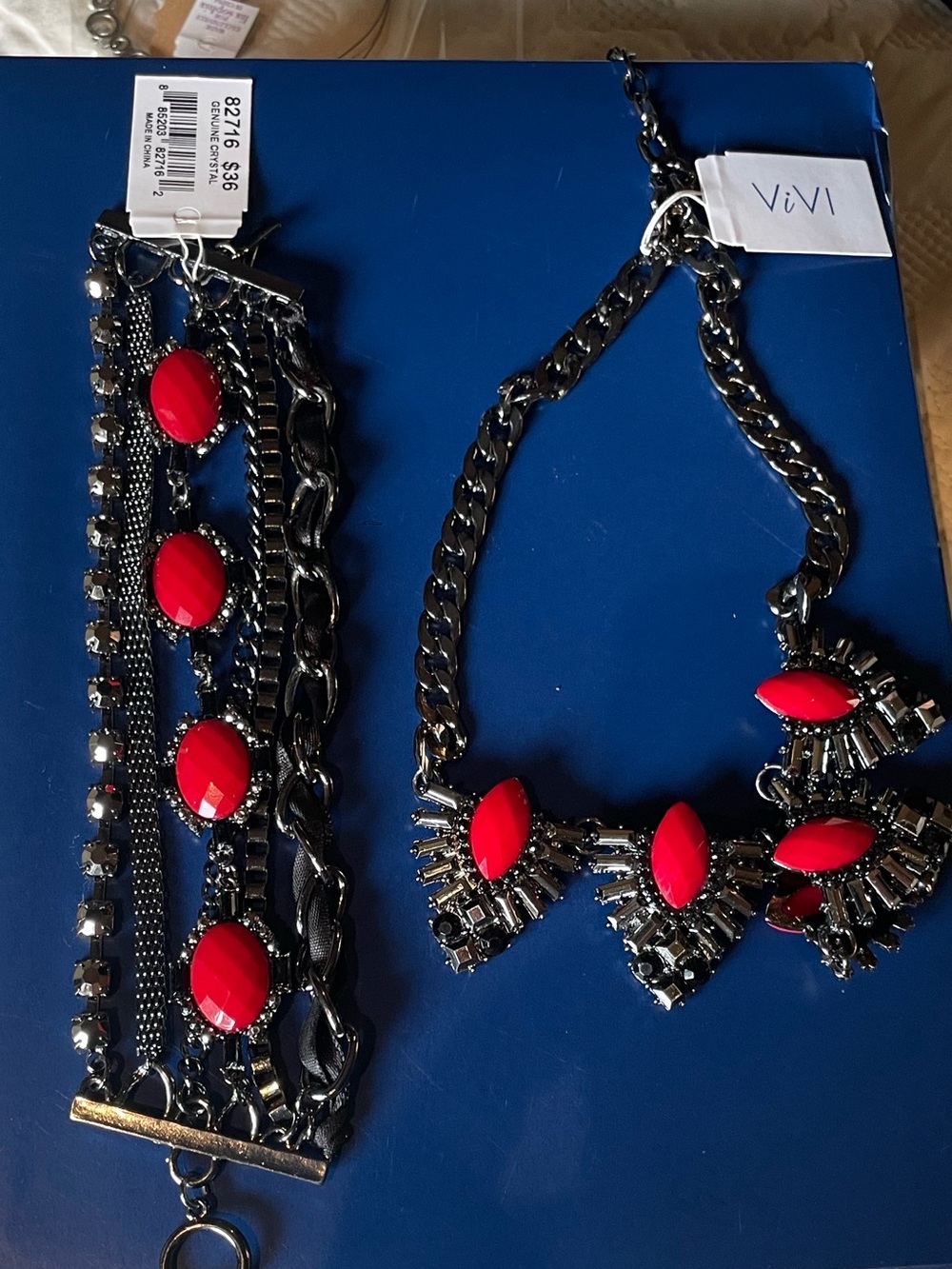 ViVi Red and Gunmetal Statement Necklace and Bracelet Set